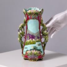 אגרטל מג'וליקה 'Majolica' מתקופת סגנון האר דקו תחילת המאה ה־20 חתום