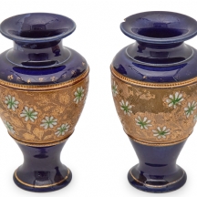 זוג אגרטלים ויקטוריאניים עתיקים 'Royal Doulton'  מיניאטוריים