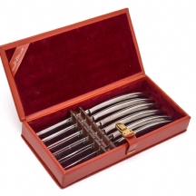 סט של שש סכינים תוצרת 'Griffon' איטליה - פלדה איכותית בקופסת עור אדומה מקורית