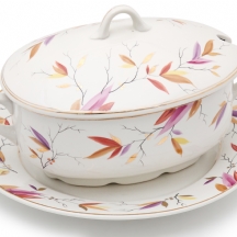 קערת הגשה עם מכסה וצלחת תחתית - פורצלן 'Proletary', נובגורוד ברה"מ 1958–1967