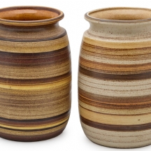 זוג כדי קרמיקה ישראליים בעבודת יד, חתומים, קיבוץ ברור חיל