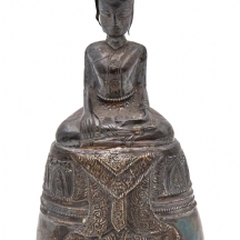 פסל כסף שולחני קמבודי עתיק עשוי בעבודת 'רפוסה' 'Repousse'