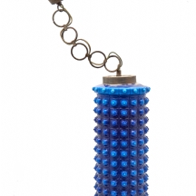 אהיל זכוכית גלילי בגוון כחול קובלט עמוק, מעוטר בדוגמת בועות בולטות