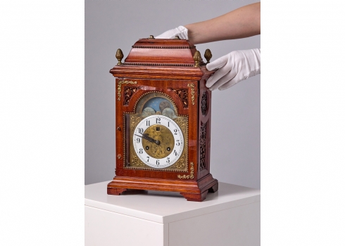 שעון קמין גרמני מתוצרת חברת 'יונגהנס' 'Junghans' עשוי עץ מתכת וזכוכית