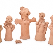 חמישה פסלי חימר אתיופים עשויים בעבודת יד