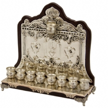 חנוכייה מעץ ומתכת