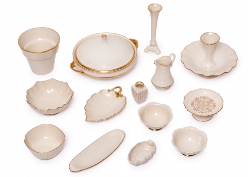 סט כלי פורצלן אמריקאים מתוצרת 'לנוקס' 'Lenox' ארה"ב, דגמים שונים מעוטרים בזהב