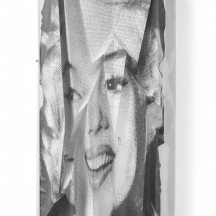 Robert Kingdom – Marilyn Monroe, הדפס על נייר מקופל בתיבת פרספקס, 2005