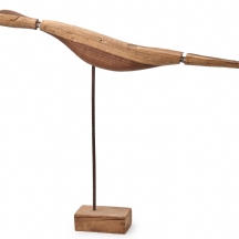 'בוצית' - פסל עשוי עץ ומוט ברזל, לא חתום, נושא רק את שם היצירה