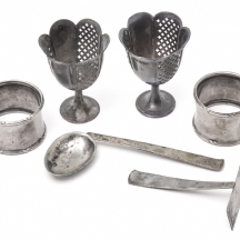 שישה כלי כסף שונים יצרנים ודגמים שונים