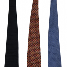 שלוש עניבות משי תוצרת דיור 'Christian Dior' ואיב סאן לורן 'Yves Saint Laurent'