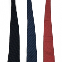 שלוש עניבות משי תוצרת באלי 'Bally' ודונה קארן 'Donna Karan'