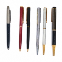 שישה עטים שונים, יצרנים שונים