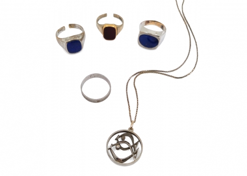 לוט של שישה תכשיטי זהב שונים בטוהר זהב שונה (ראו פירוט)