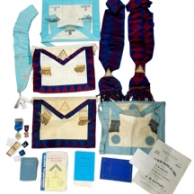 סט פריטי מסדר הבונים החופשיים - סינרים, קולרים, תכשיטים וספרות טקסית