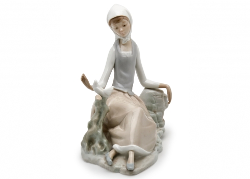 פסלון עשוי פורצלן תוצרת יאדרו (Lladro) - רועה עם יונה, חתום