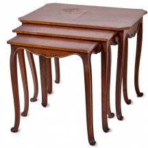סט שלושה שולחנות קפה משתלבים (Nest of Tables) עשויים עץ