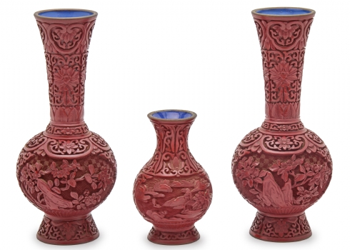 3 חפצי לכה סינים מסוג 'Red Cinnabar' עשויים נחושת ואמייל כחול