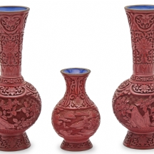 3 חפצי לכה סינים מסוג 'Red Cinnabar' עשויים נחושת ואמייל כחול