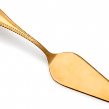 כף עוגה מתוצרת רוזנטל (Rosenthal) / ורסצ'ה (Versace), עשויה פלדה מצופה זהב