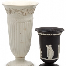 זוג אגרטלים תוצרת וודג'ווד (Wedgwood) בצורות גביע