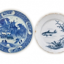 זוג צלחות כחול לבן Villeroy & Boch Neptun וצלחת סינית