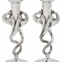 זוג פמוטי כסף מוכבדים חתומים, עובי הכסף 0.5 מ"מ Fine Silver