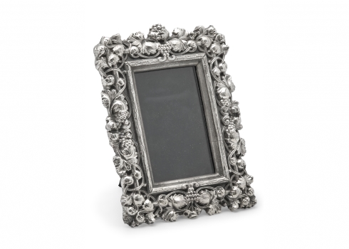 מסגרת לתמונה עשויה כסף בשיטת אלקטרופורמינג
