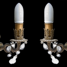 זוג מנורות פליז לקיר עשוי פליז, וחרוזי קריסטל