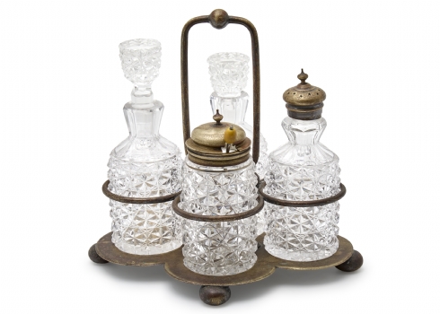 סט קרואט (Cruet Set) שולחני אנגלי עתיק עשוי קריסטל ומתכת מצופה כסף, חתום