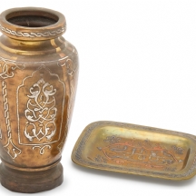 זוג פריטים איסלאמיים עתיקים, מעוטרים בשיבוץ מסוג עבודת דמשק