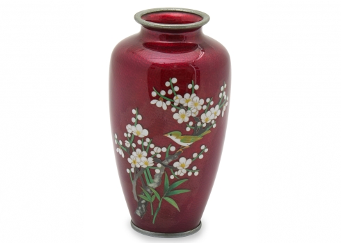 כד יפני עשוי מתכת מעוטר באמייל קלואזונה (Cloisonne) על רקע גינבארי (Ginbari)