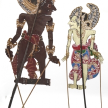 זוג בובות תיאטרון צל אינדונזיות– Wayang Kulit, עשויות עבודת יד