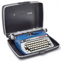 מכונת כתיבה אמריקאית ניידת תוצרת Smith Corona מודל Classic 12