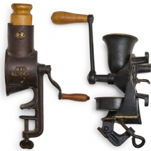 זוג פריטי מטבח וינטג' – פורס מרמלדה Spong No. 630 ומטחנת קפה ידנית Douwe Egberts
