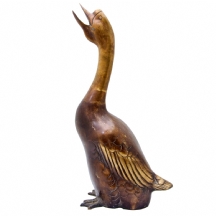פסל עשוי פליז בדמות אווז