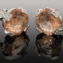 זוג עגילים מתוצרת: 'סברובסקי' (Swarovski crystal)