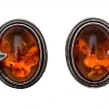 זוג עגילים ישנים עשויים כסף