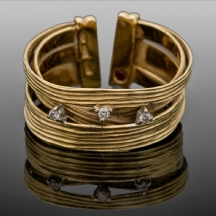 טבעת זהב ויהלומים מתוצרת 'מילר' - (פריט זה יצא מהמכירה!)