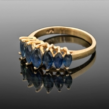 טבעת זהב משובצת ספירים