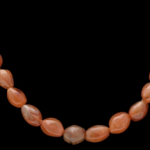 מחרוזת אבני קורניאול טבעיות