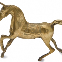 פסל בצורת סוס עשוי פליז