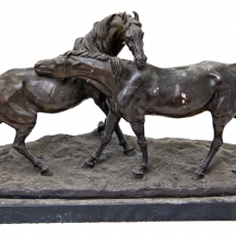 פסל ברונזה בדמות צמד סוסים