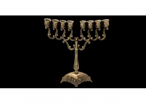 חנוכייה ישנה עשויה מתכת מצופה כסף