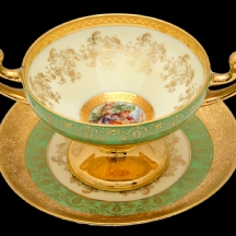 סט של כלי פורצלן