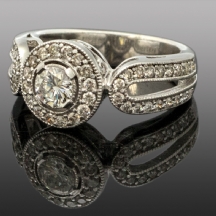 טבעת זהב לבן משובצת יהלומים