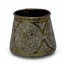 כלי אסלאמי עתיקעשוי פליז