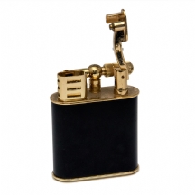 מצית מתכת ישנה מתוצרת 'Zenith'