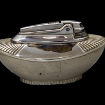 מצית מתכת ישנה מתוצרת 'Ronson'