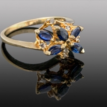 טבעת זהב משובצת אבני ספיר